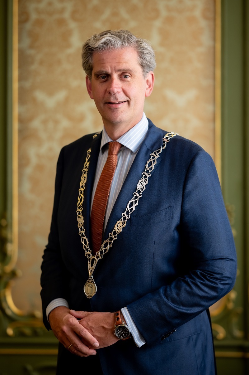Burgemeester Kolff-800x1100px-foto van Michel ter Wolbeek